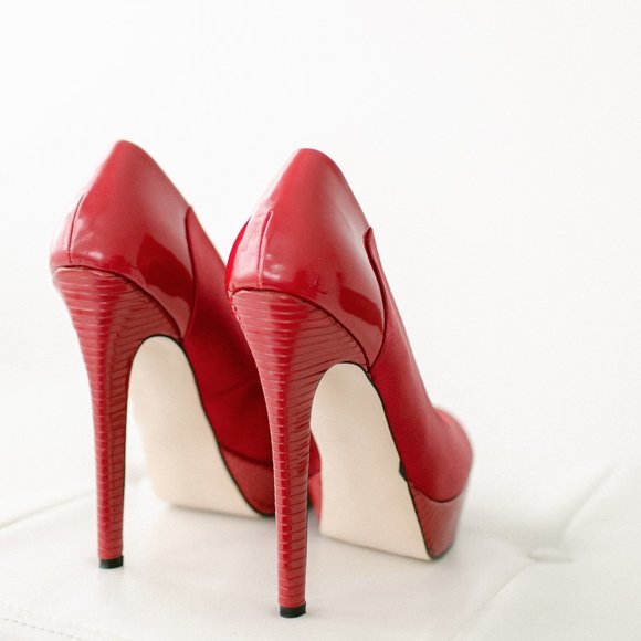 Bebe Red Satin Jeremy Platform Pumps 8.5 New in Box - Picture 8 of 13